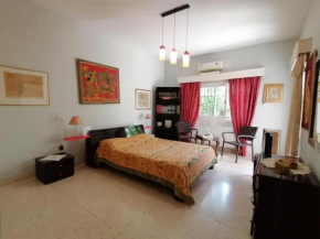 Nirvana ArtHouse 2km from LCA center
